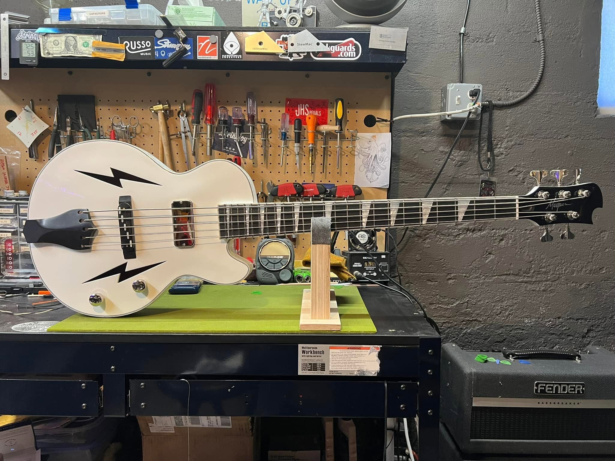 Custom Hollowbody 5-String Bass