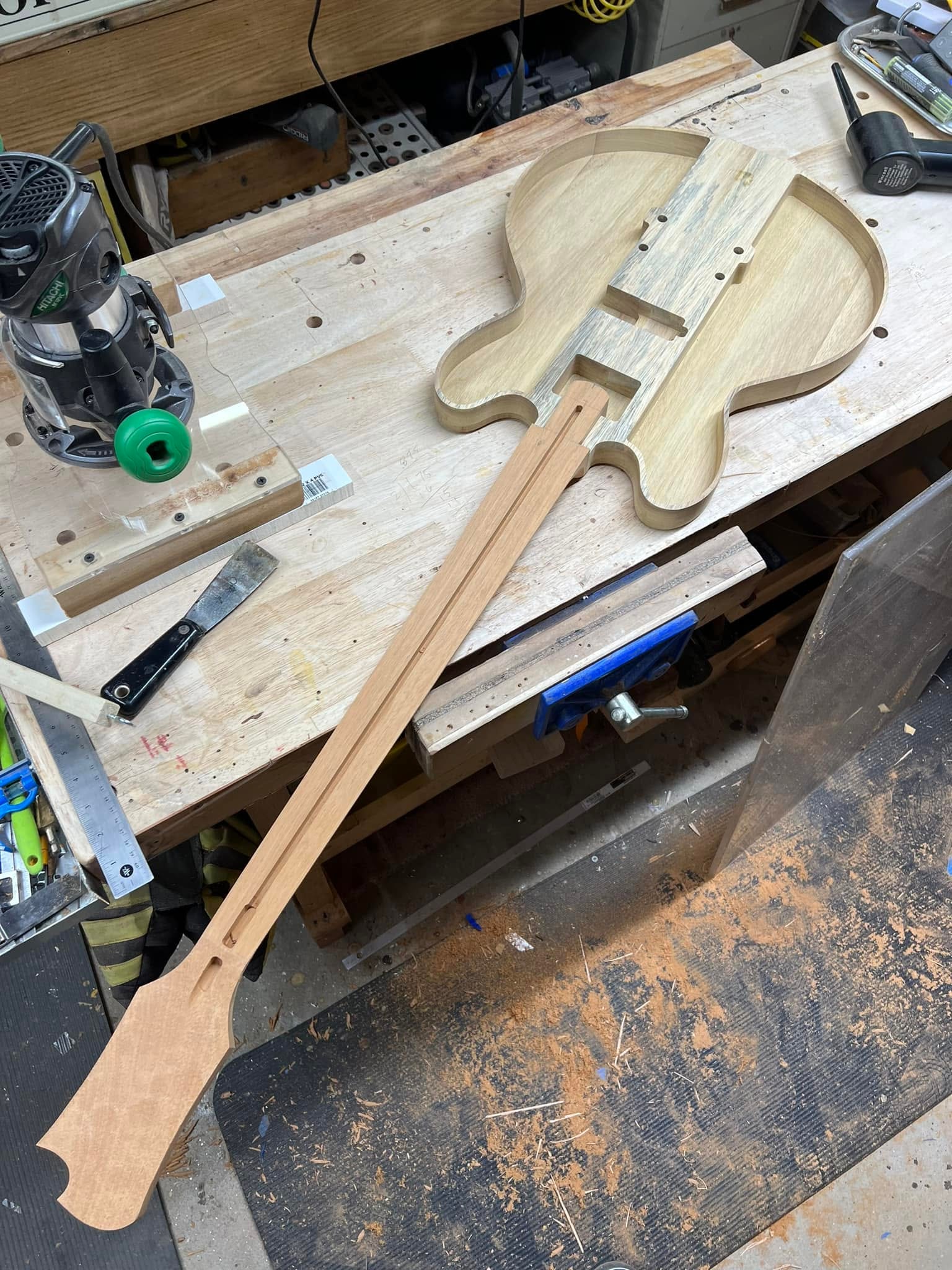Short Scale Bass — Detail
